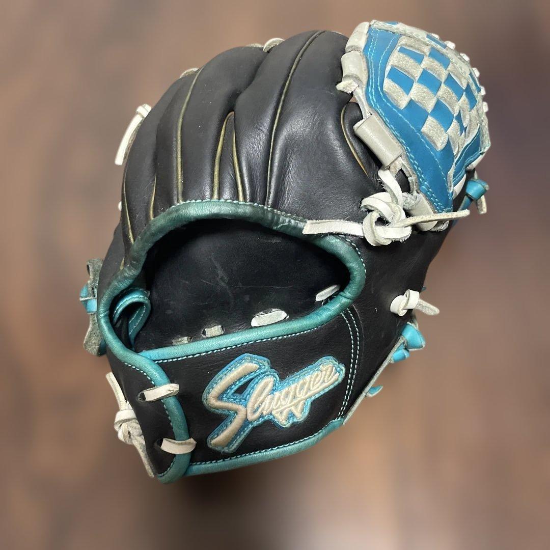 slugger軟式グローブ 黒と水色