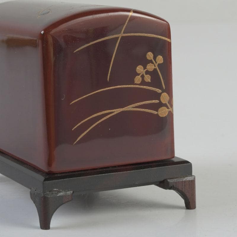 茶道具　田中宗凌作　溜塗　螺鈿装飾　萩に虫蒔絵　虫籠香合　共箱　V　9777