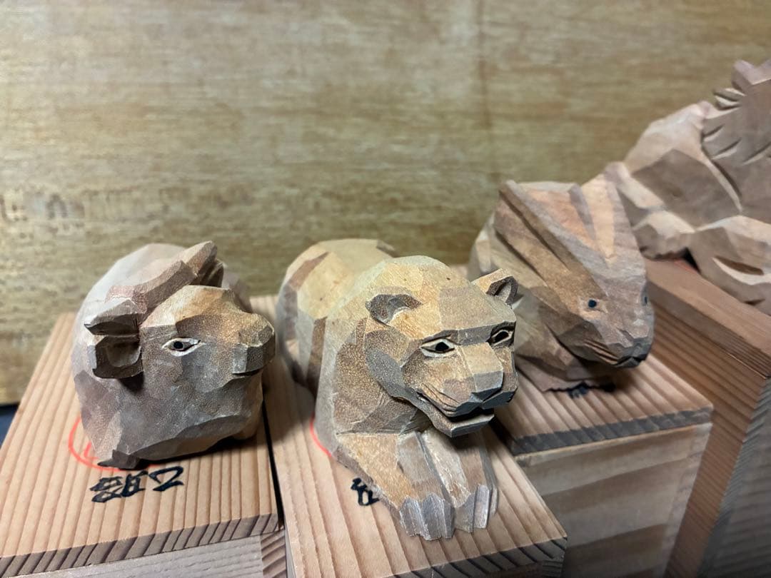 伊勢神宮　木彫り　干支置物セット 桐箱付き