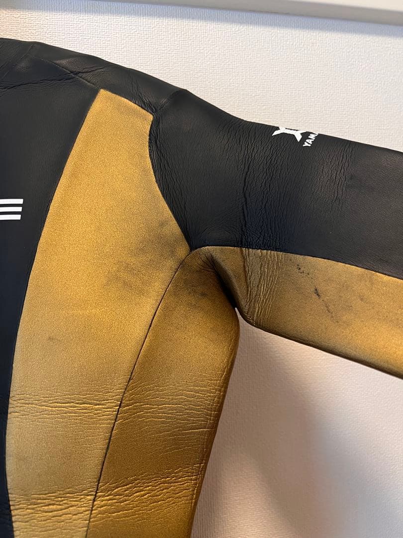 TRUDIVE フルスーツ ブラック/ゴールド