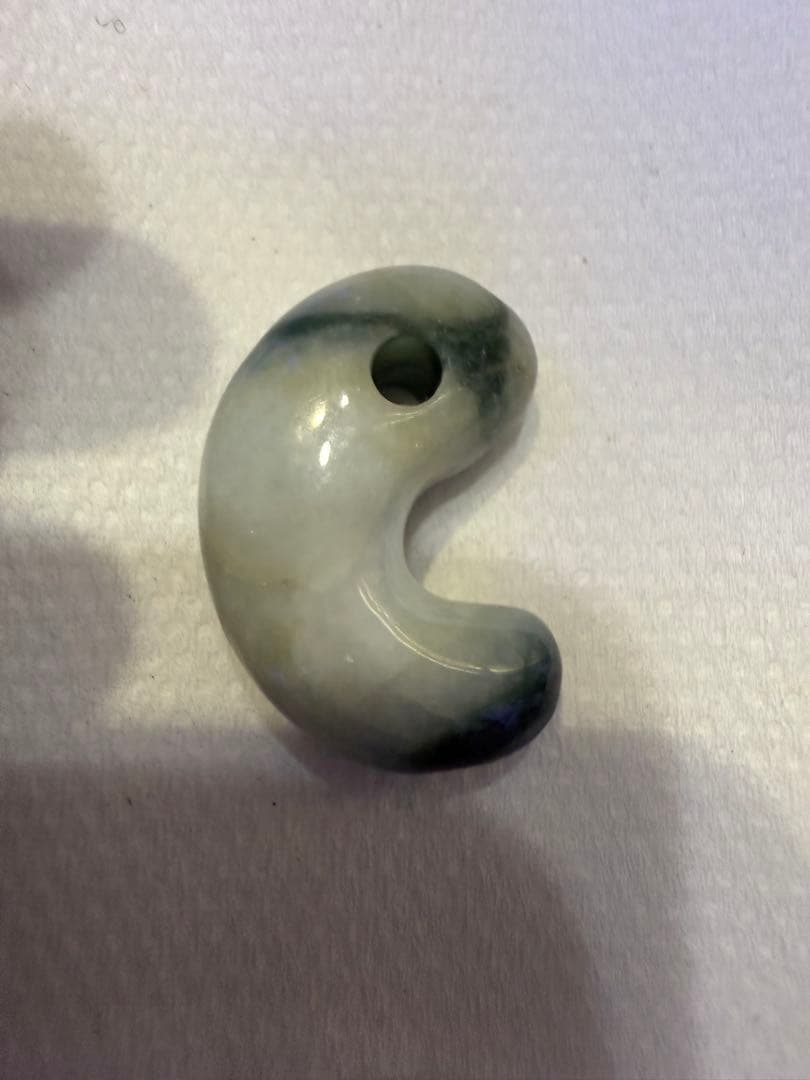 糸魚川産‼️ 濃緑色翡翠勾玉の最高峰‼️ 圧砕勾玉‼️高級‼️11.2g‼️破格出品‼️