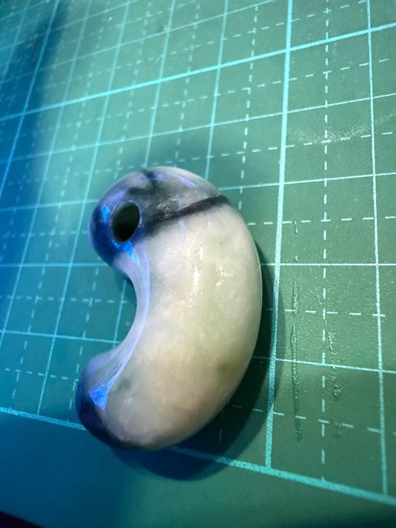 糸魚川産‼️ 濃緑色翡翠勾玉の最高峰‼️ 圧砕勾玉‼️高級‼️11.2g‼️破格出品‼️