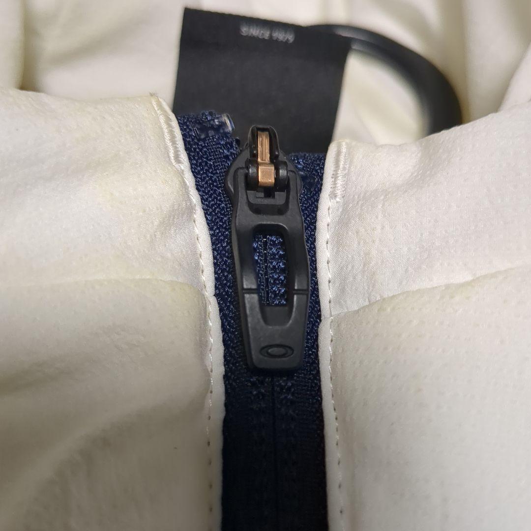 オークリー フード付き中綿入り 袖着脱可能 ホワイト XL未使用品！