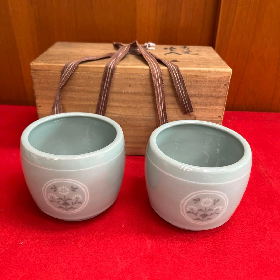 三代諏訪蘇山　菊丸文青磁火入一対