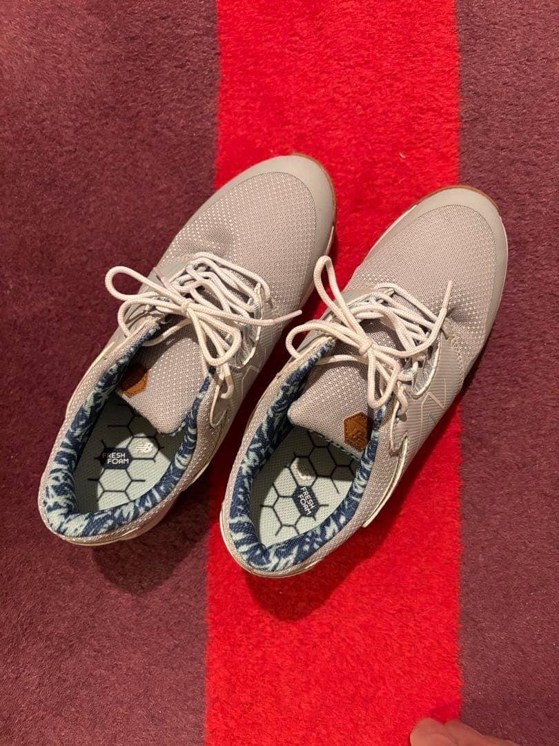 超美品ニューバランス WOMEN'S スパイクレス ゴルフシューズ 25.5cm