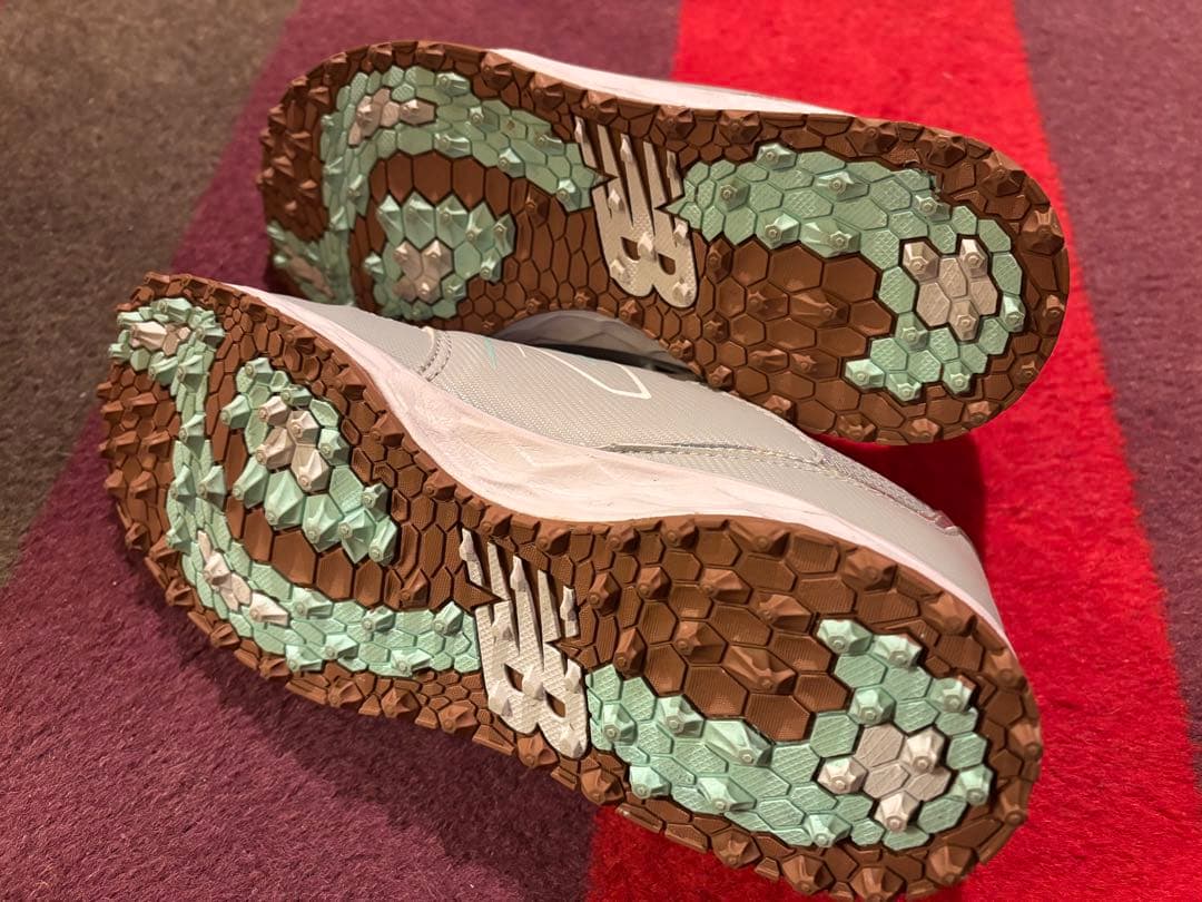 超美品ニューバランス WOMEN'S スパイクレス ゴルフシューズ 25.5cm