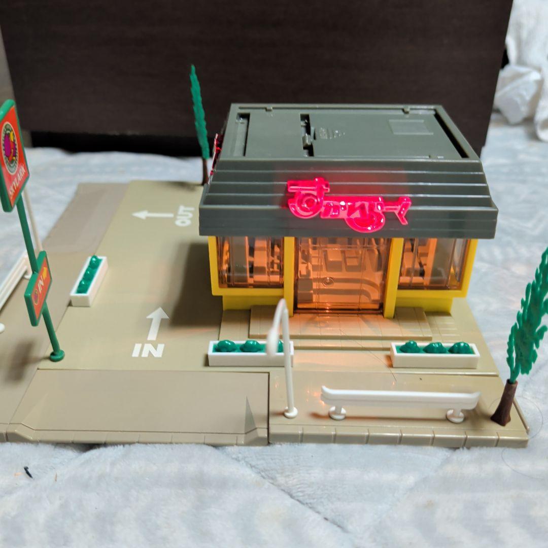 d*2様 トミカタウンすかいらーく