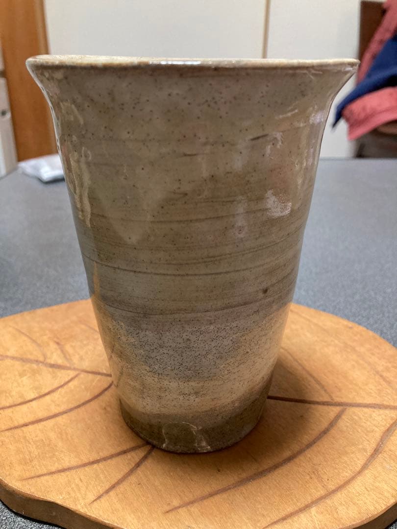 粉引花入　吉田善彦作荒川豊蔵の推薦手紙コピーがついています。