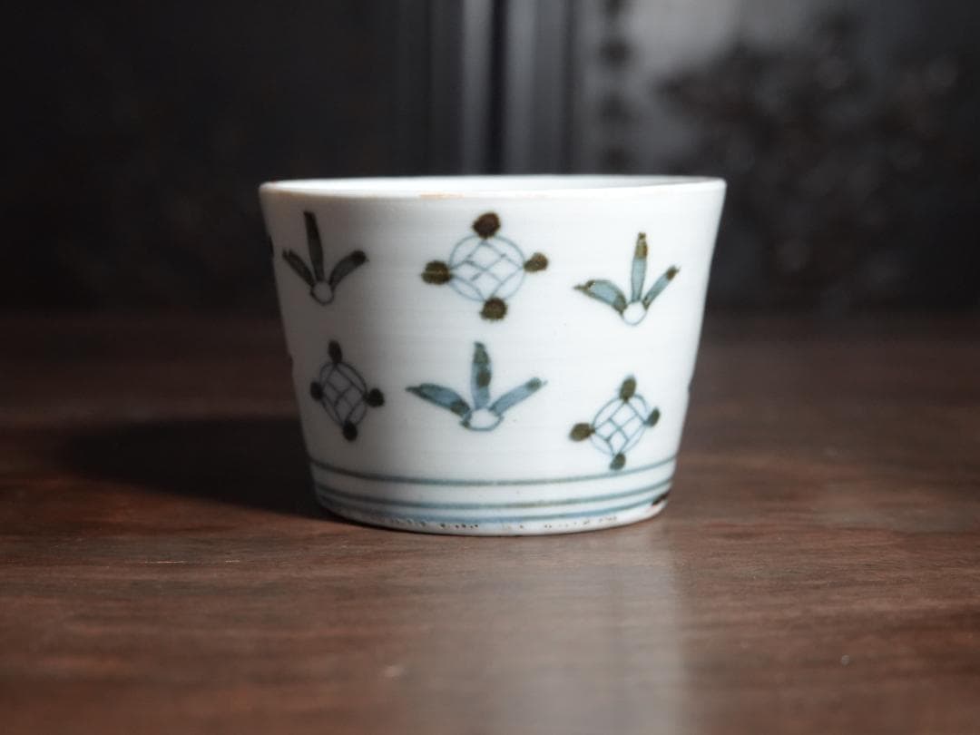 送料無料　古伊万里　染付　羽根に宝文　蕎麦猪口　江戸中期　酒器　盃　コップ　①