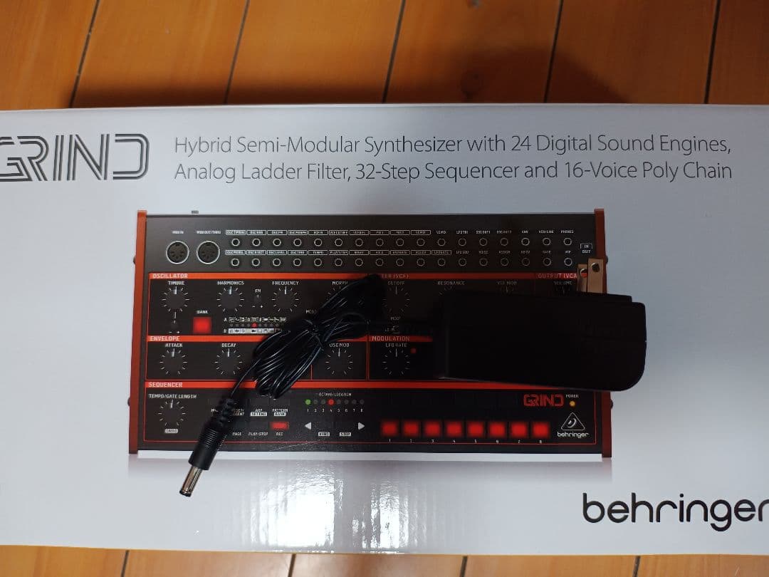 behringer GRIND (パッチケーブル付き)