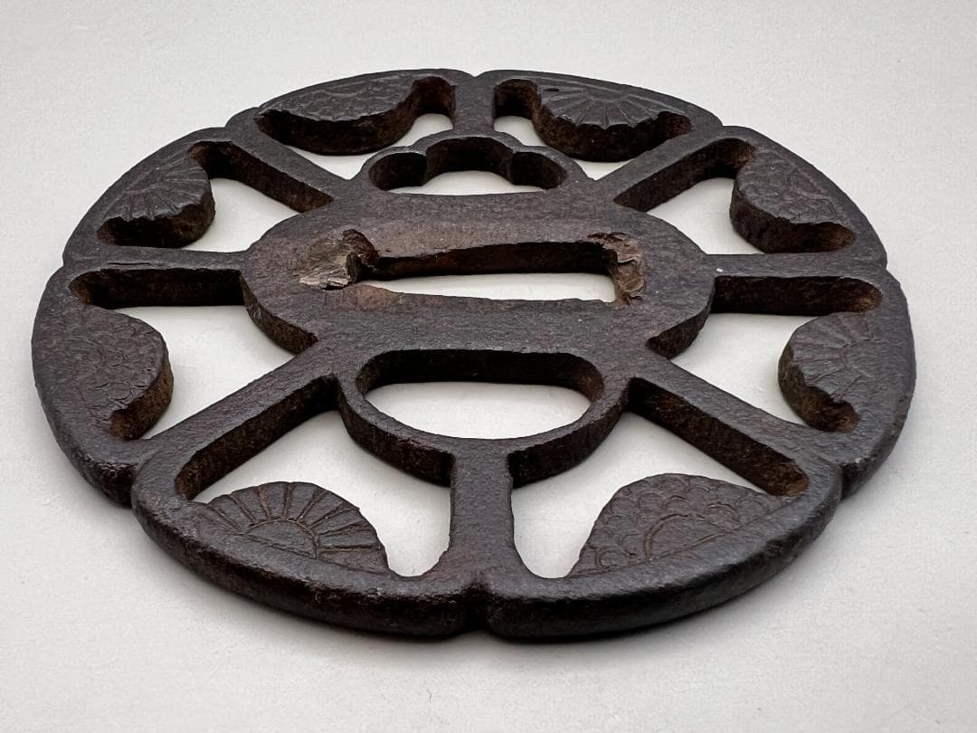 【海】江戸期　鍔　透かし鉄鐔　鉄鍔　鐔　古刀匠　極上品　刀装具　箱付