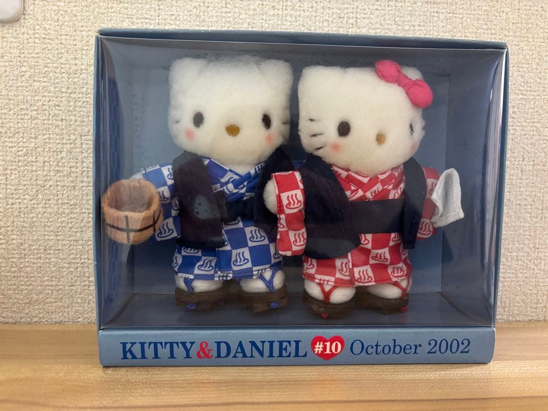 vivitix限定　キティ＆ダニエル　マンスリーマスコット2002年　10月