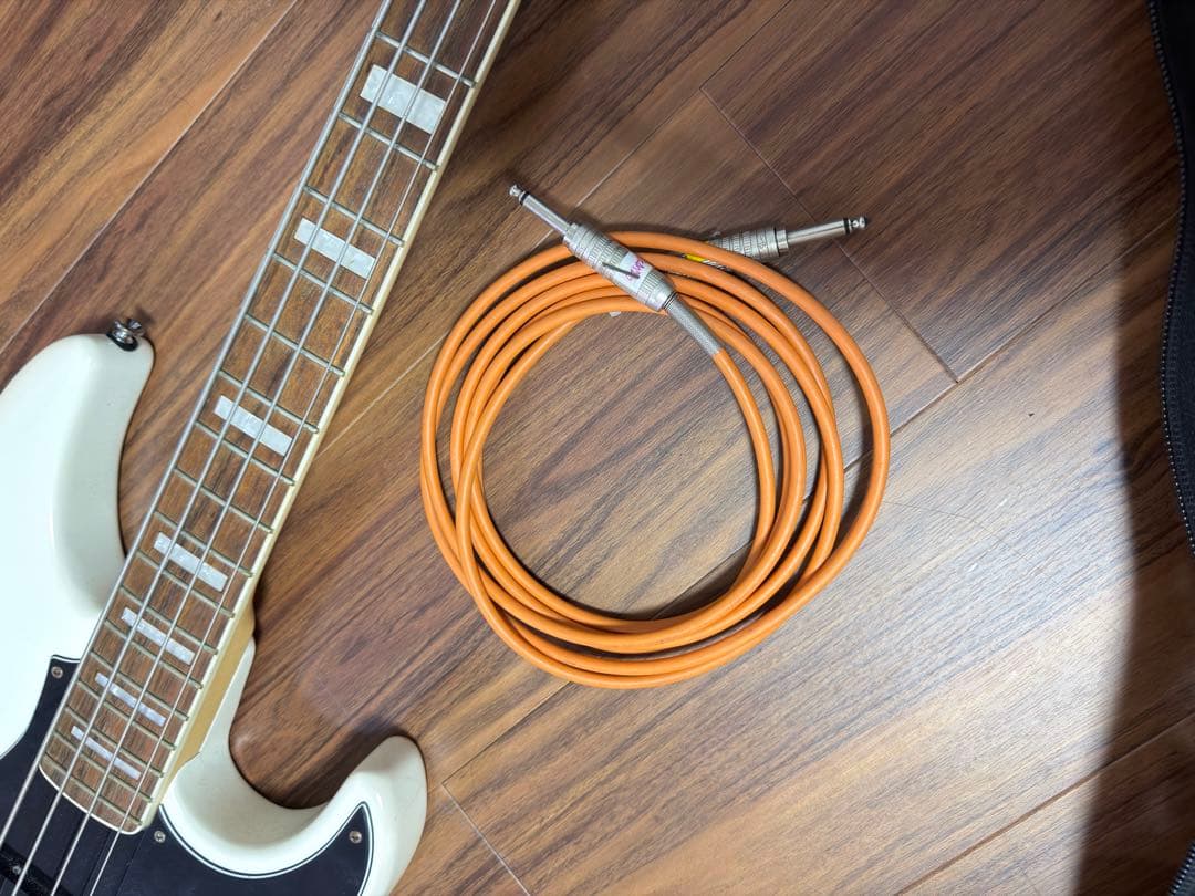 Grass Roots エレキベース ホワイト