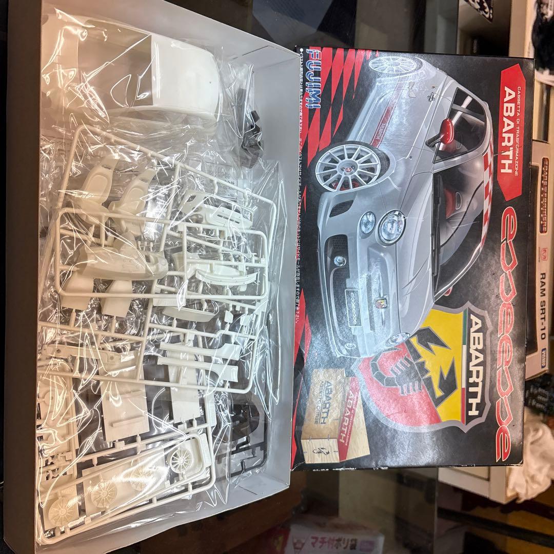 自動車 ABARTH 695 TRIBUTO FERRARI & esseesse