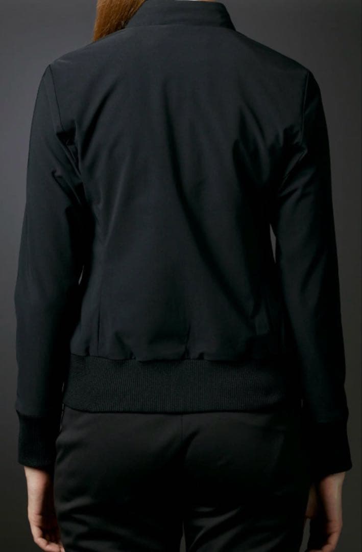 新品未使用　DESCENTE 4WAYストレッチボンバージャケット　Mサイズ