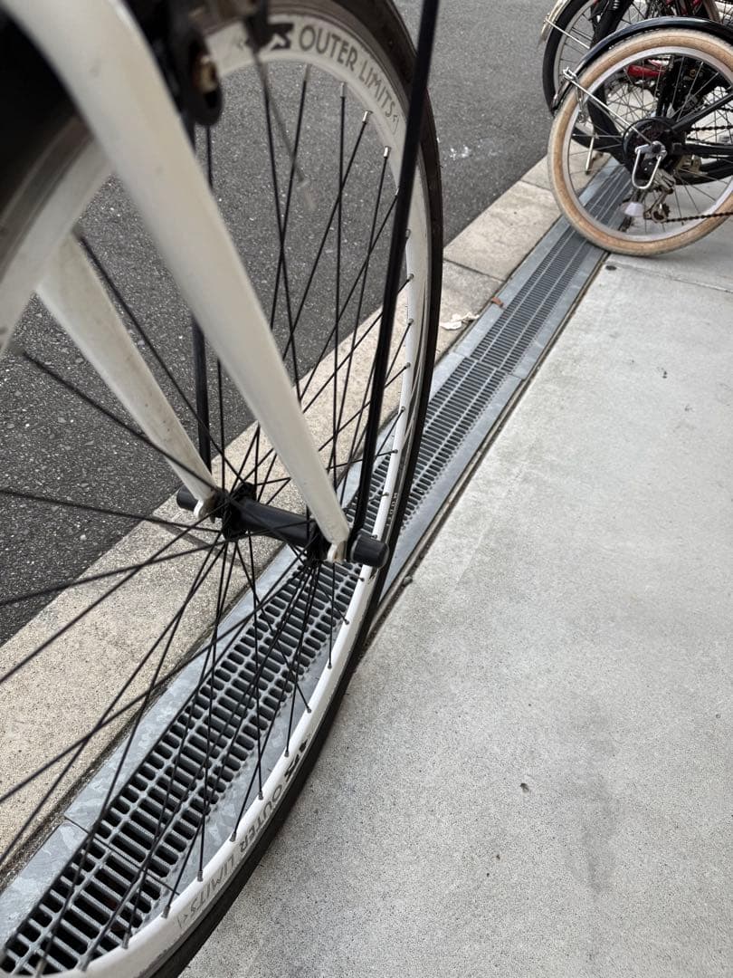 55 自転車 大阪市 【引取り限定】 28インチ 変速付き