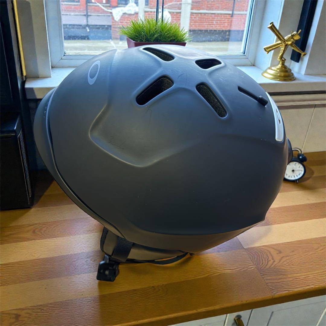 Oakley スキースノーボード　ヘルメット MOD3 MDサイズ