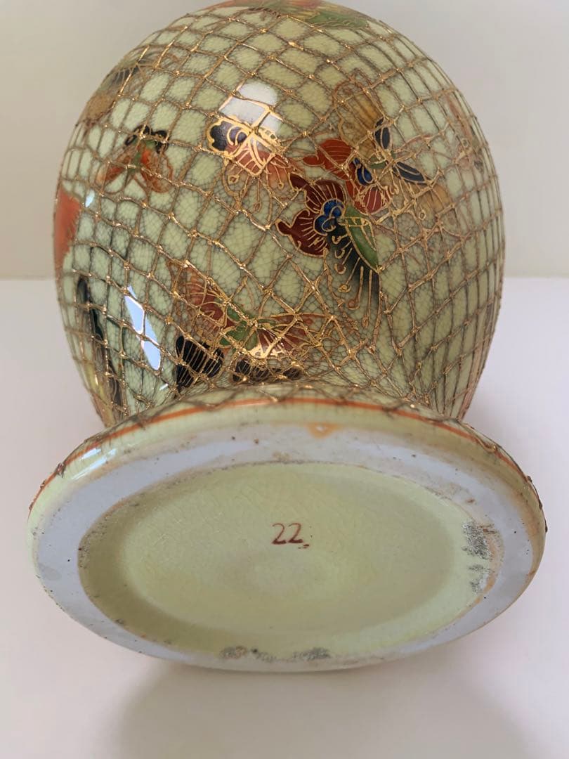 骨董　時代もの　金の網目に蝶々　花瓶　花入　古い物　古い花瓶