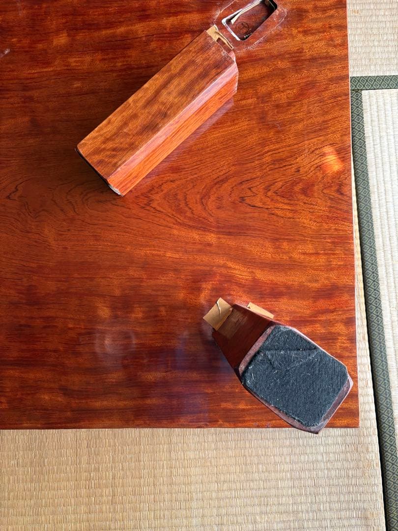 天然木（屋久杉かも）一枚板のテーブル　約152cm x 99cm