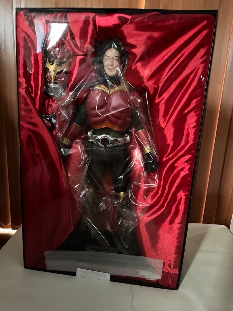 英雄烈伝仮面ライダー クウガ　unifive製　2001体限定　新品