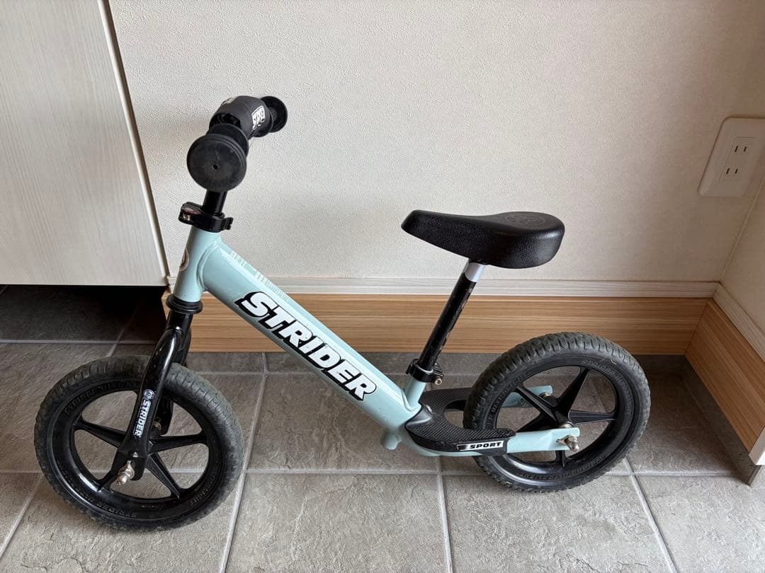 ストライダー　限定カラー　アイスブルー