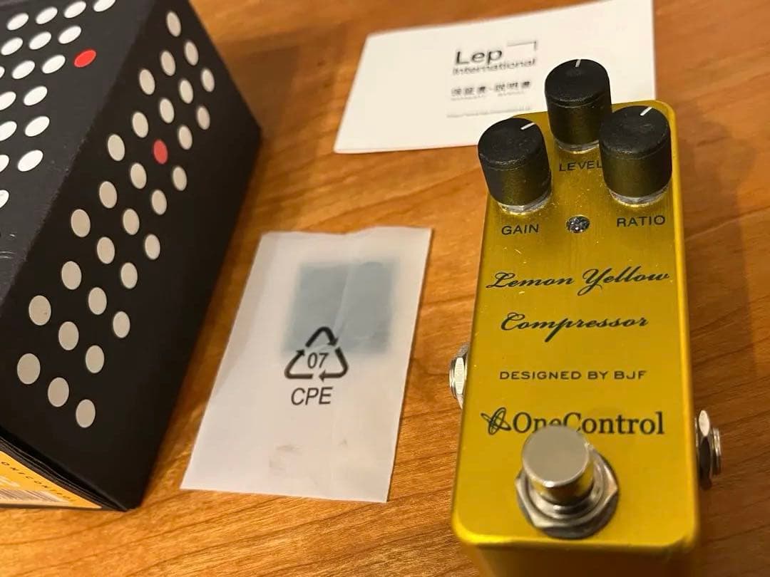 ギター One control Lemon Yellow Compressor