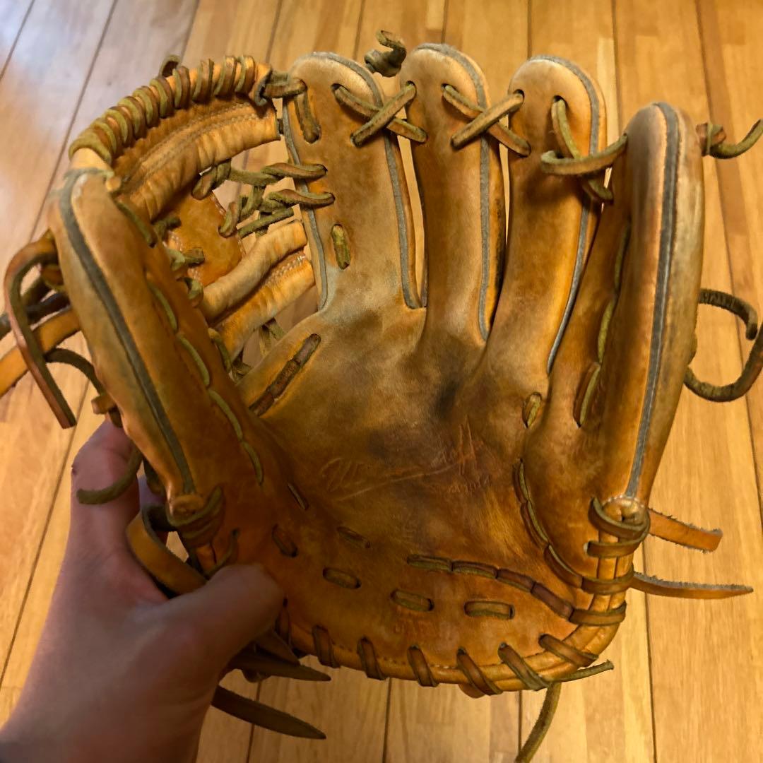 ウィルソンの硬式内野手用グローブ