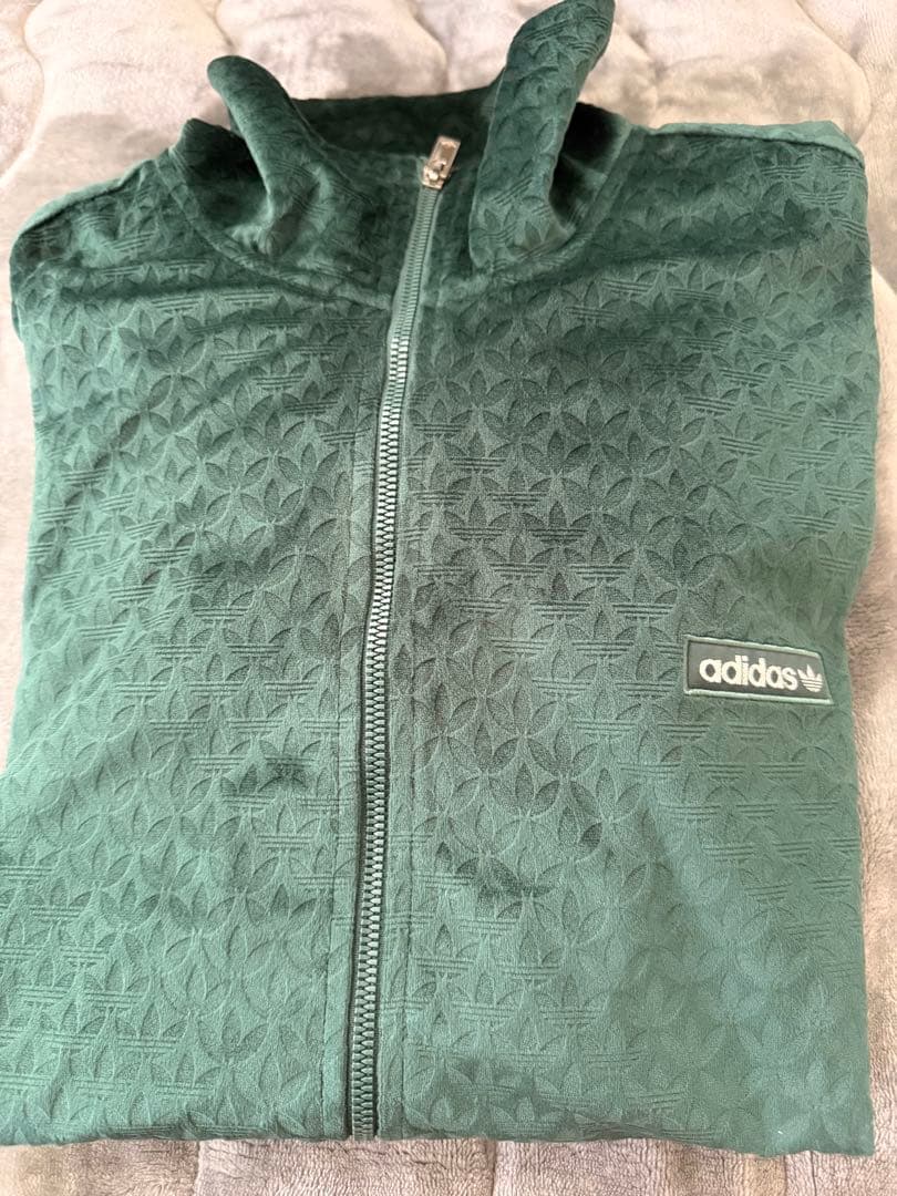 adidas 人気のベロア　ジャージ