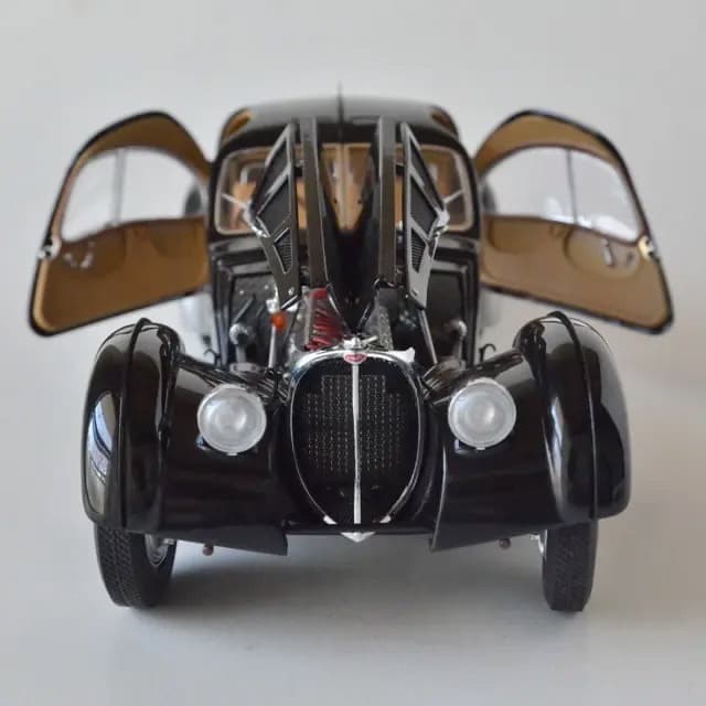 AUTOart 1/18[ 希少品]ブガッティ 57SC アトランティック BL