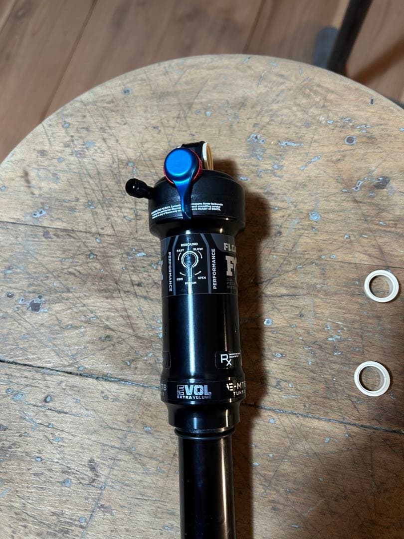 FOX FLOAT リアサスペンション