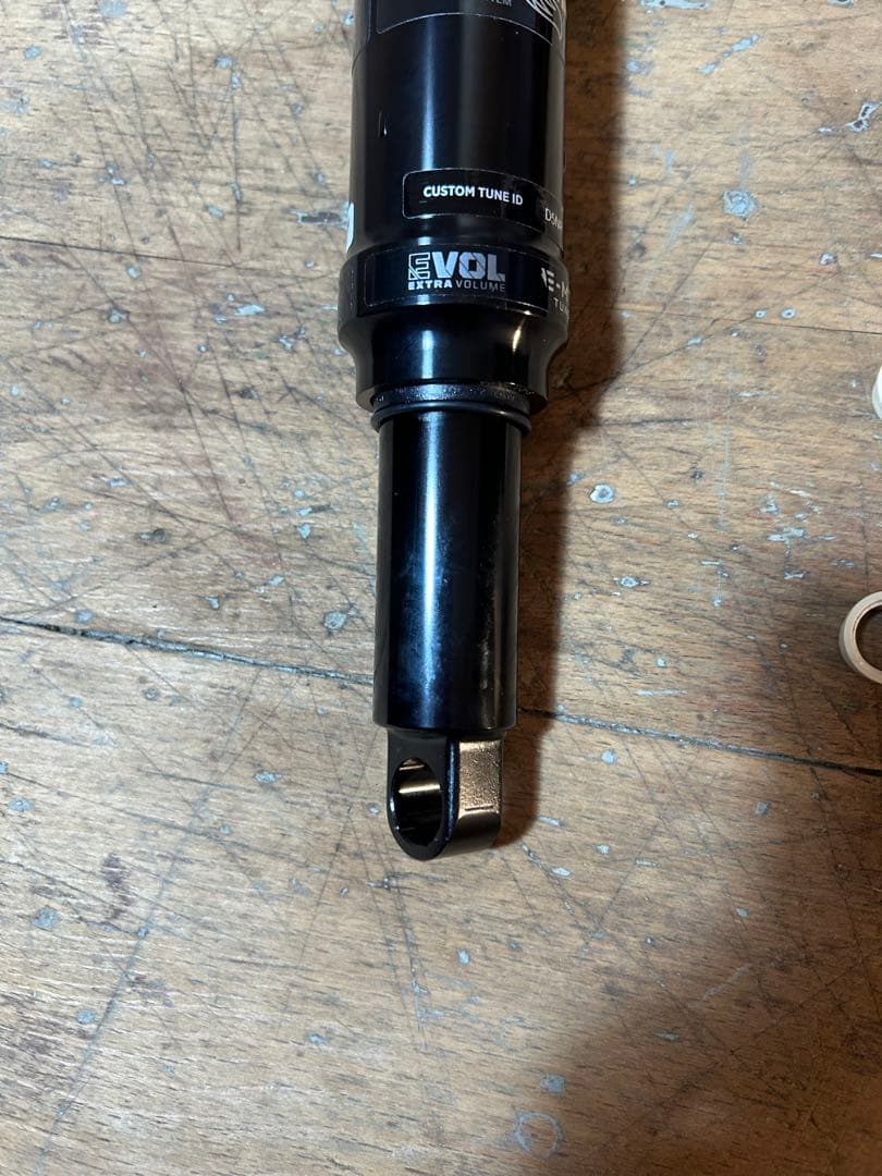 FOX FLOAT リアサスペンション