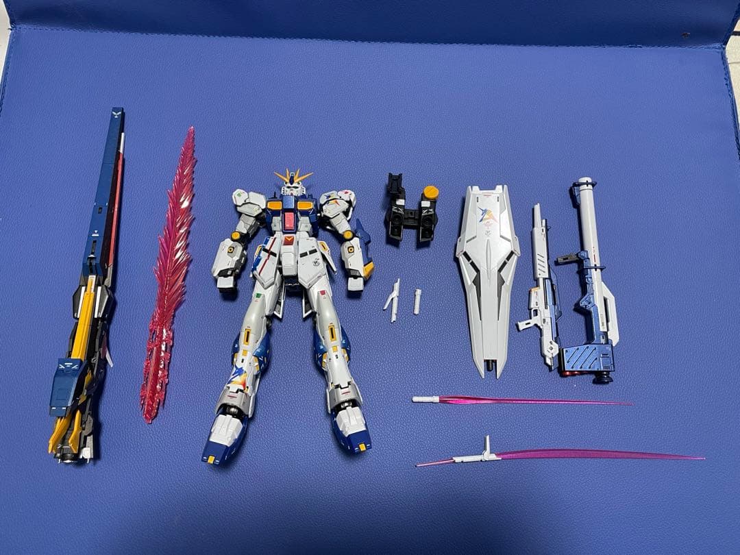 超合金　RX-93 ff νガンダム