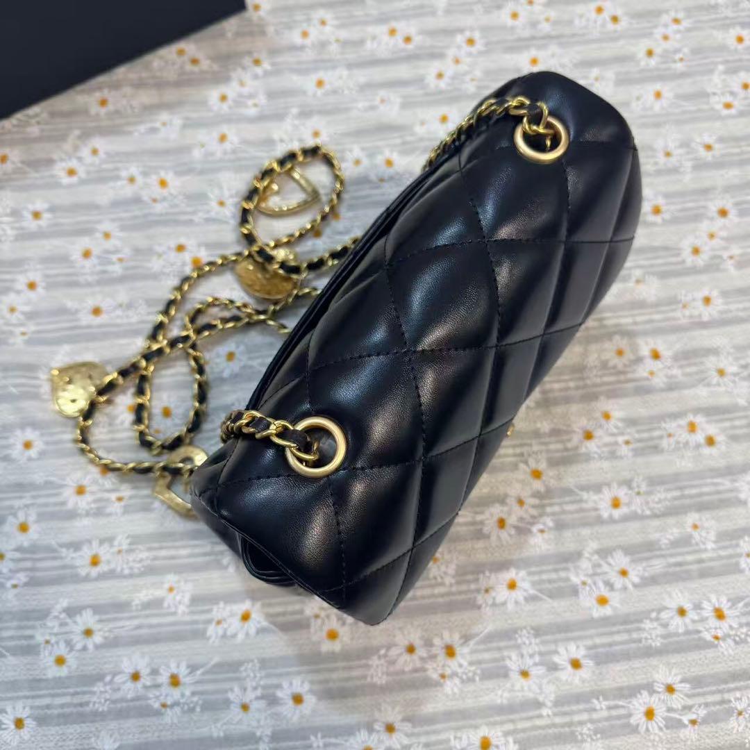 値下げしました！ノベルティ ハートチャーム付き ショルダーバッグ ブラック