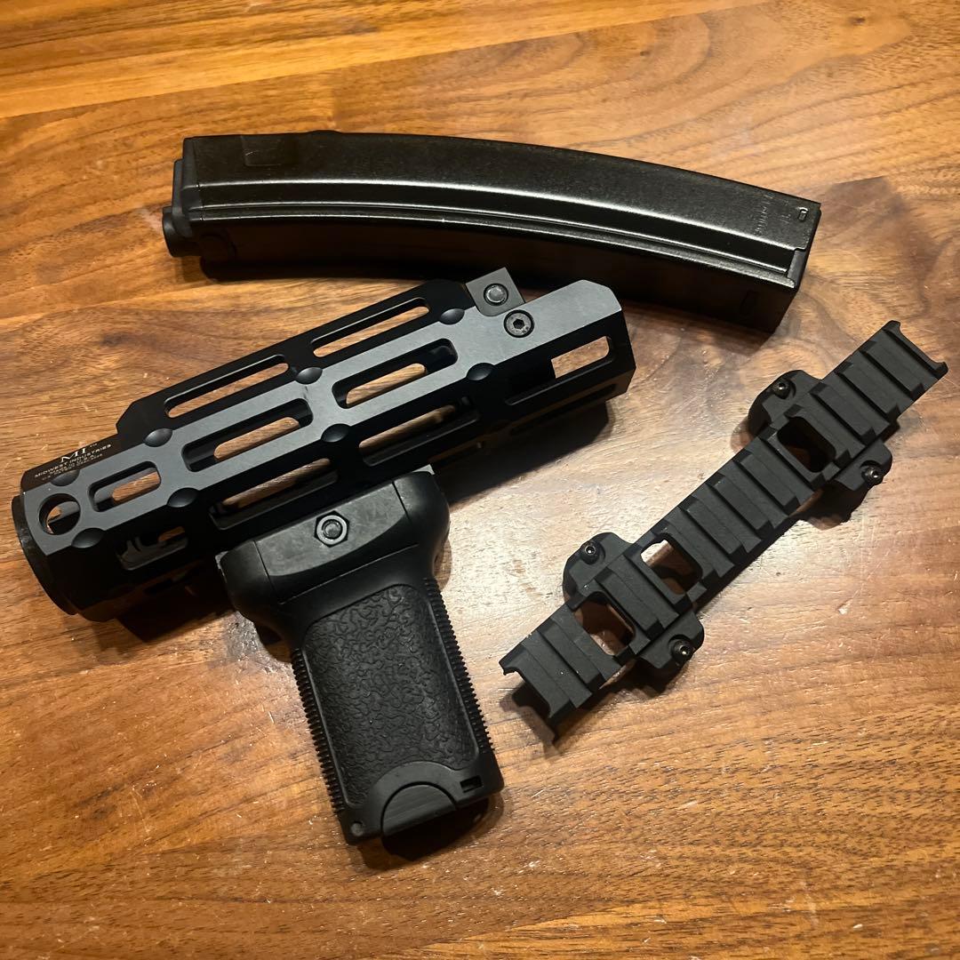 次世代mp5対応MIタイプハンドガードフォアグリップ20mmレール　純正マガジン