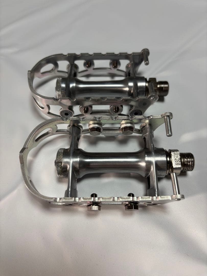 SPECIALITES フラットペダル