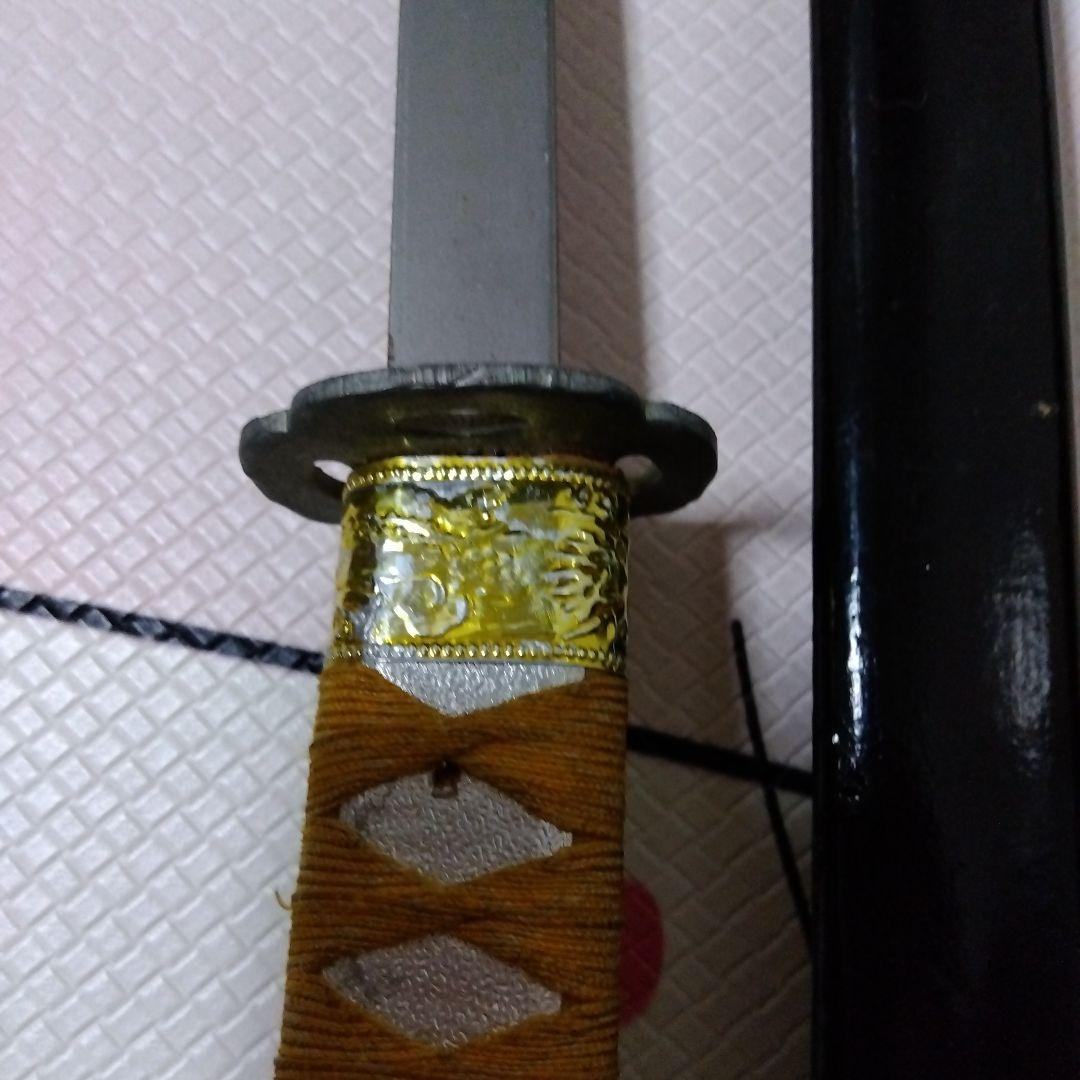 刀 黒と黄色のグリップ　模造刀　レプリカ　玩具