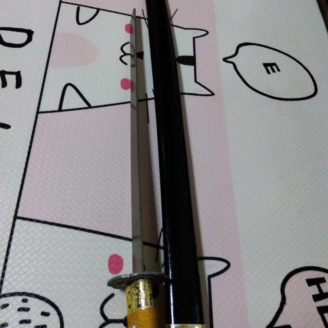 刀 黒と黄色のグリップ　模造刀　レプリカ　玩具
