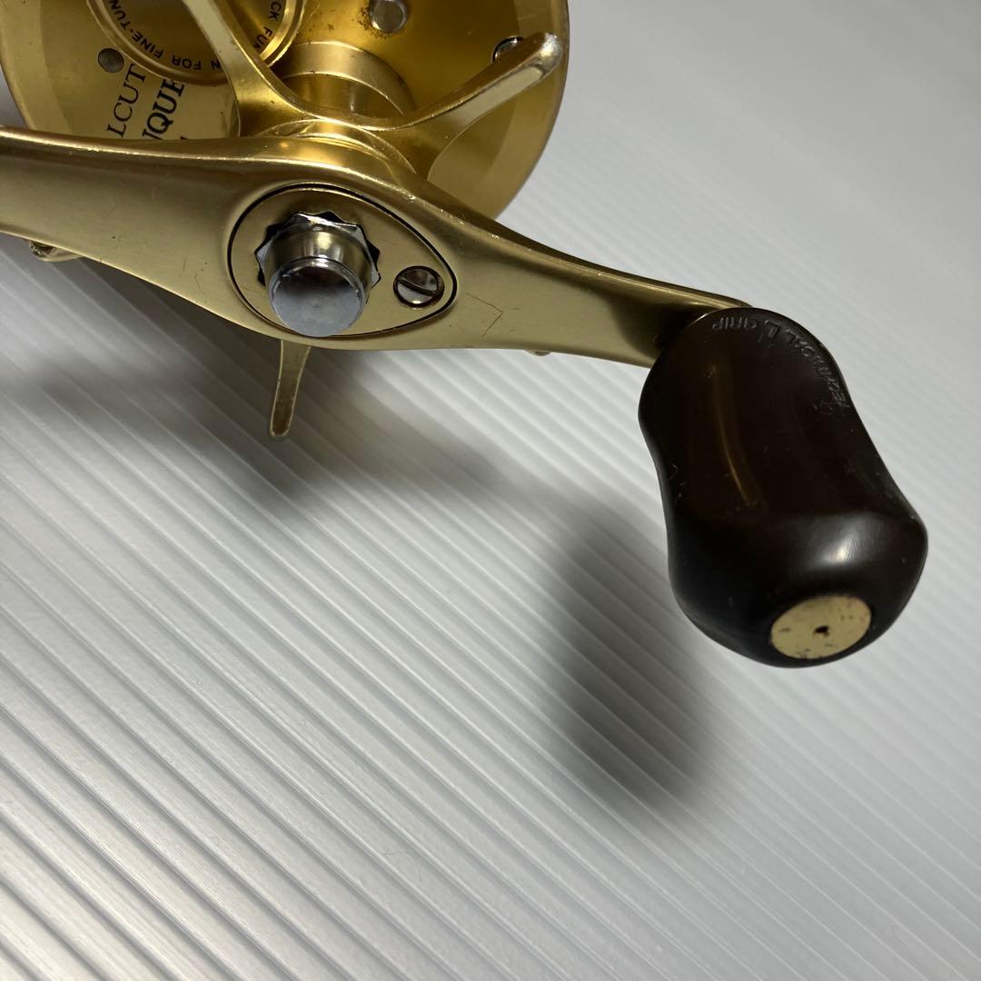 リール SHIMANO CALCUTTA CONQUEST 201