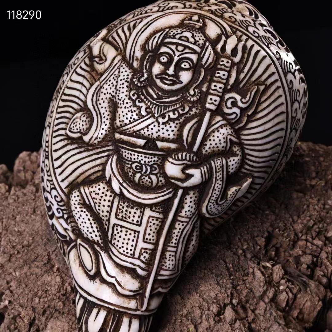 中国古美術・旧蔵蔵伝工芸 ・彫刻「蓮花生師匠」仏像・天然サザエ彫り・右旋法螺法器