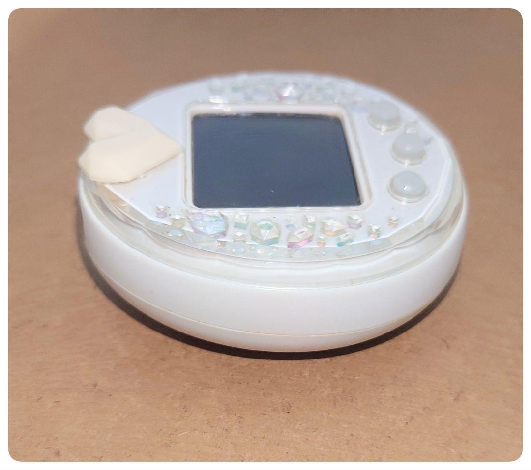 たまごっちピース本体 ホワイト 裏蓋なし