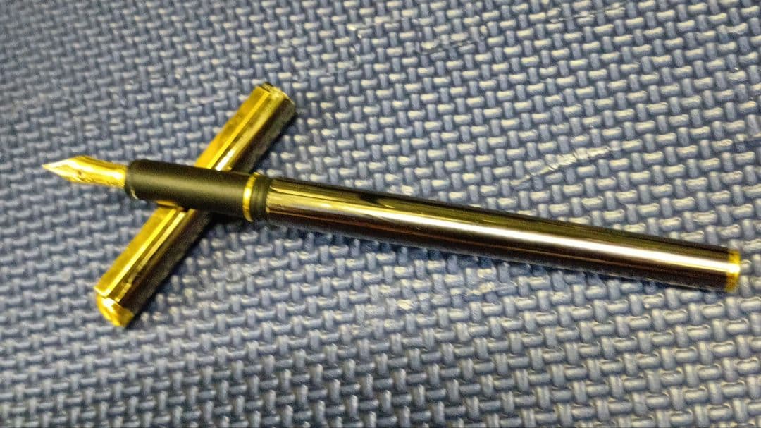 ダンヒル　万年筆　金属軸　ドイツ製　ペン先14金　14K