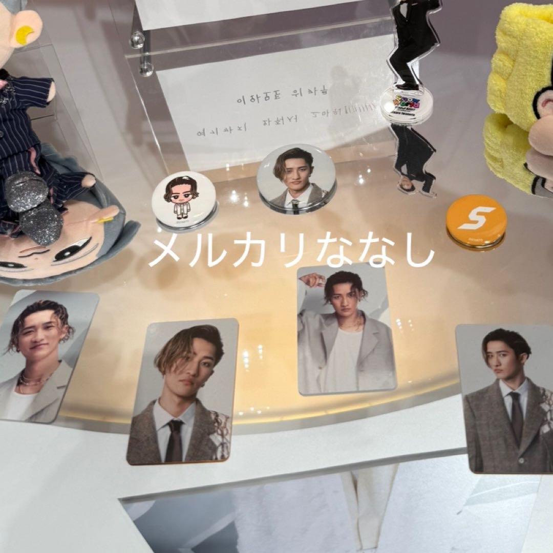 Man 韓国 ポップアップ フォトカード トレカ 缶バッジ Lホルダー