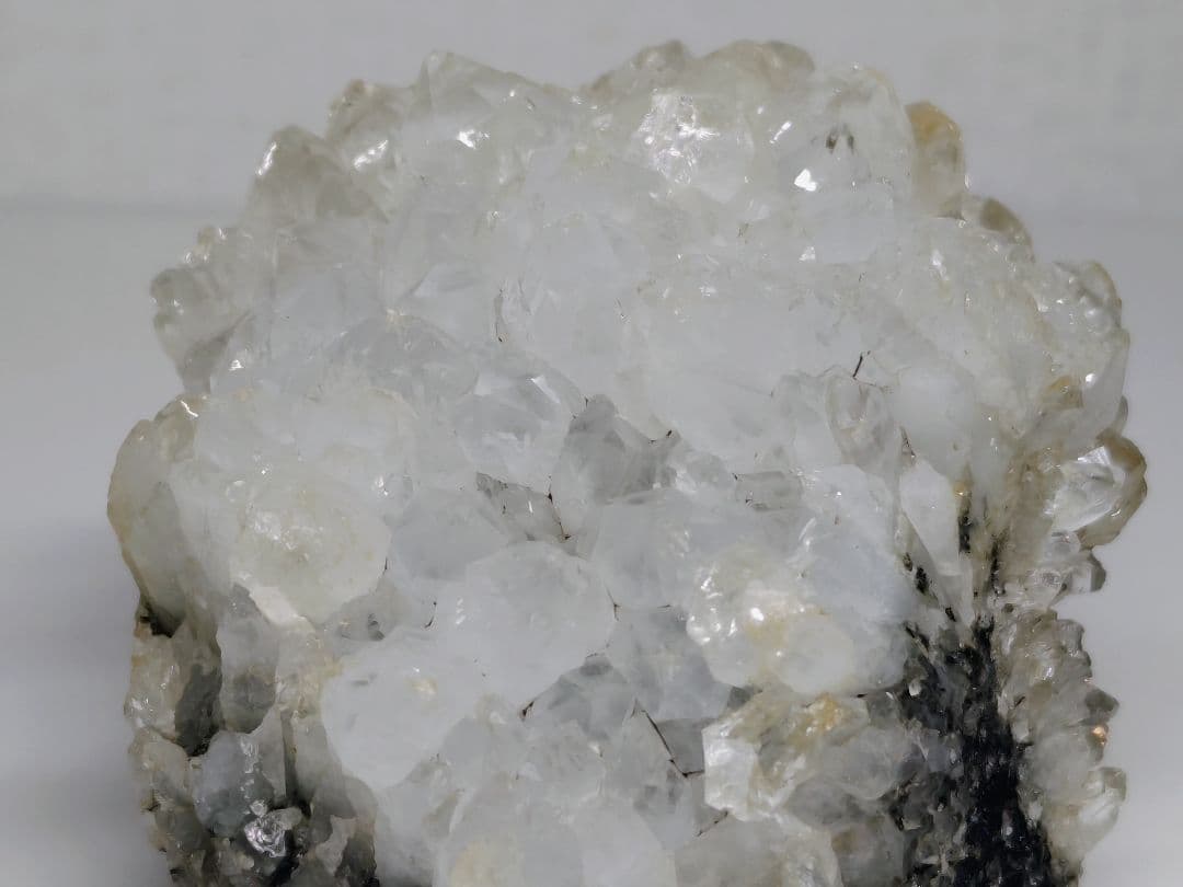 水晶 1kg クォーツ パイライト 黄鉄鉱 原石 鑑賞石 自然石 誕生石 鉱物