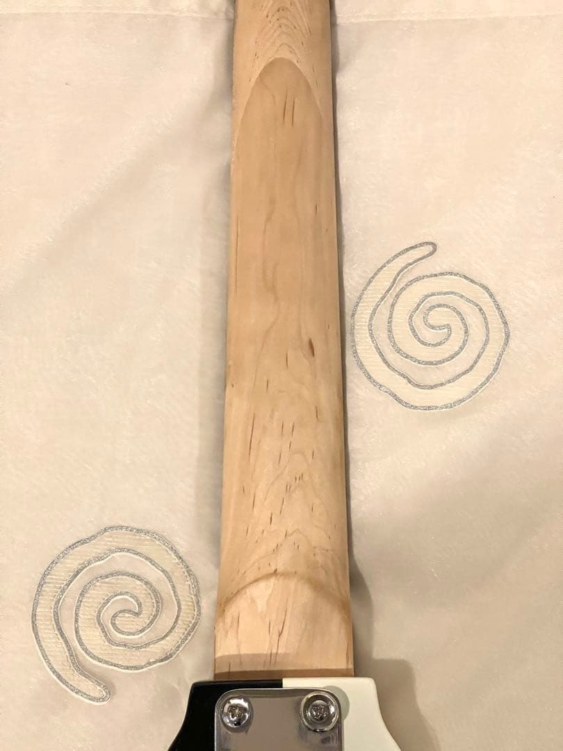 ‪·͜· 　K-garage Junior アンプ内蔵 ミニギターV型 白黒