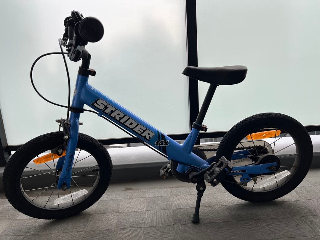 【引取限定】 STRIDER 14X バランスバイク 青　タイヤ空気抜けあり