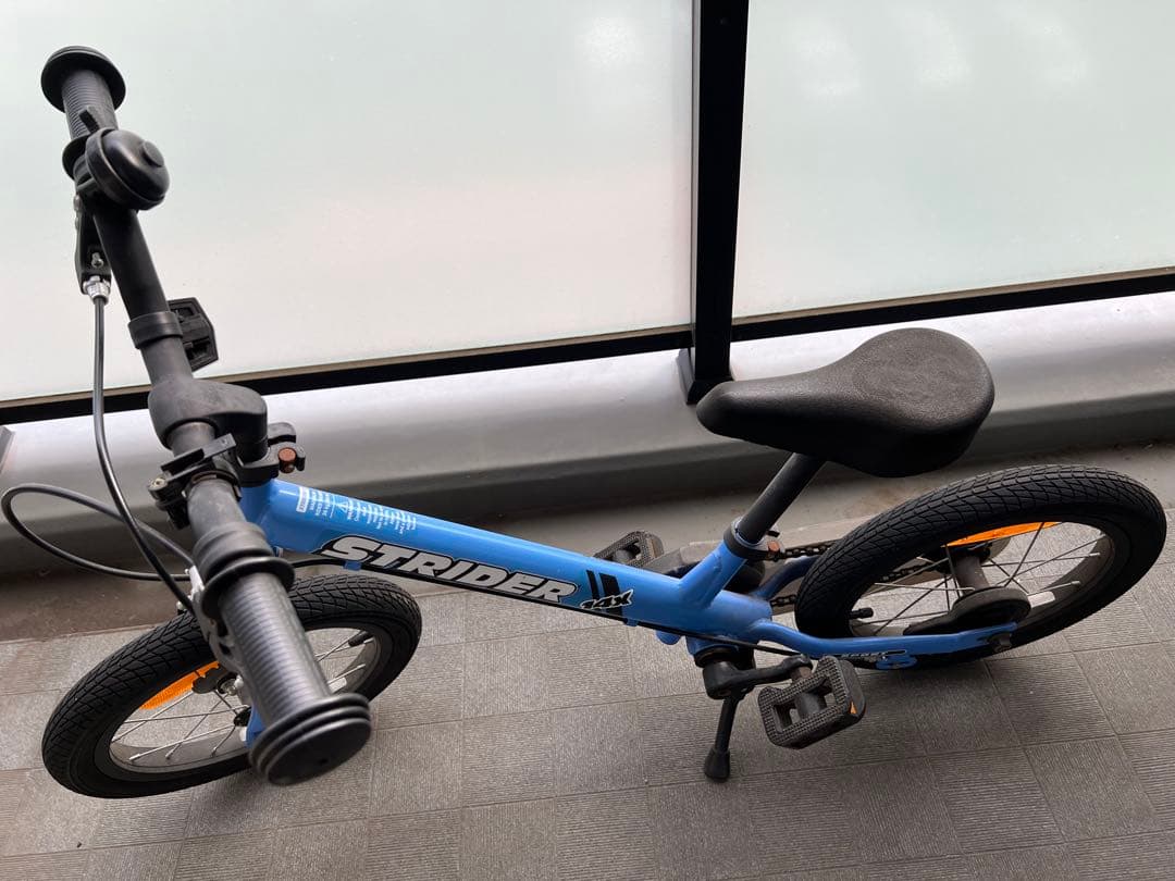 【引取限定】 STRIDER 14X バランスバイク 青　タイヤ空気抜けあり