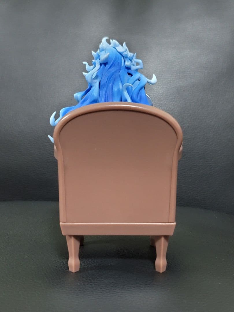 ツイステ　イデアシュラウド　フィギュア