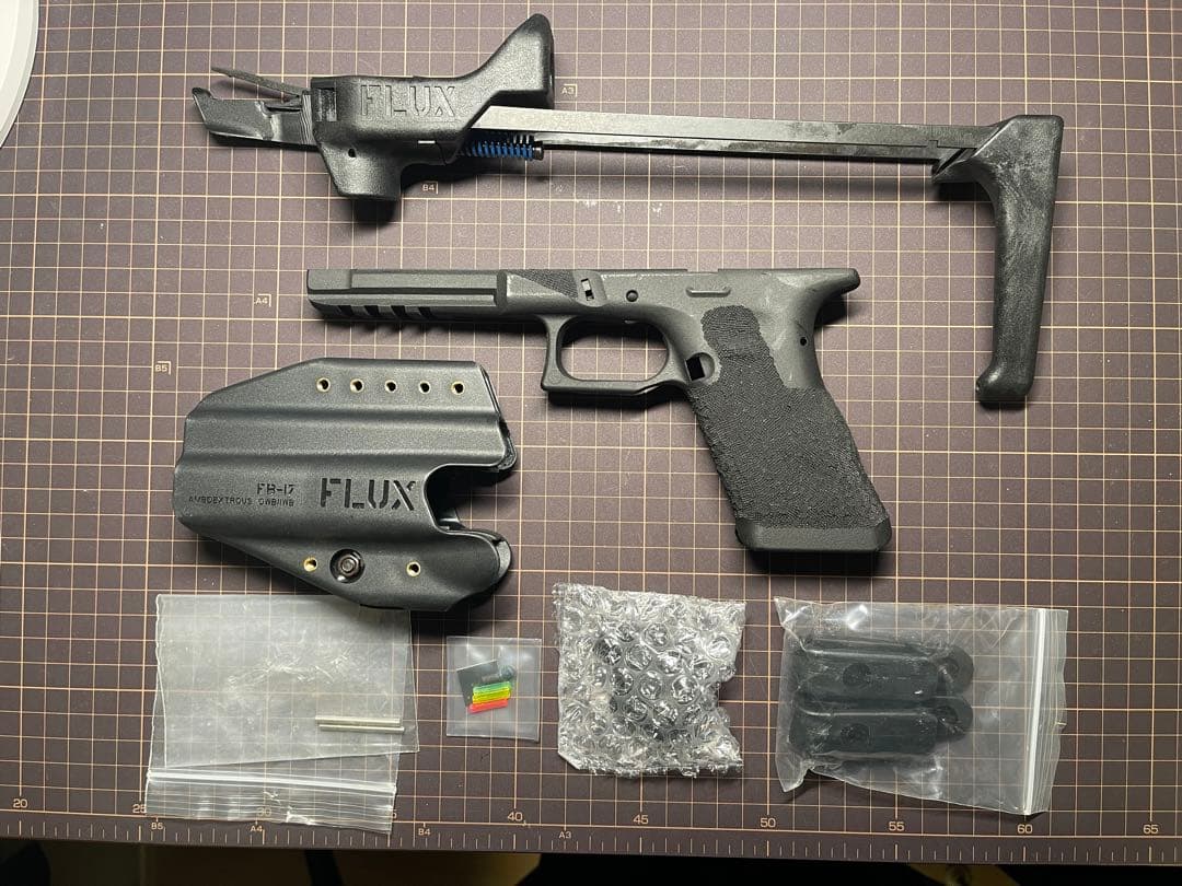 フリーダムアート製　東京マルイG17/18C用アサルトフレームFLUX+専用ホル