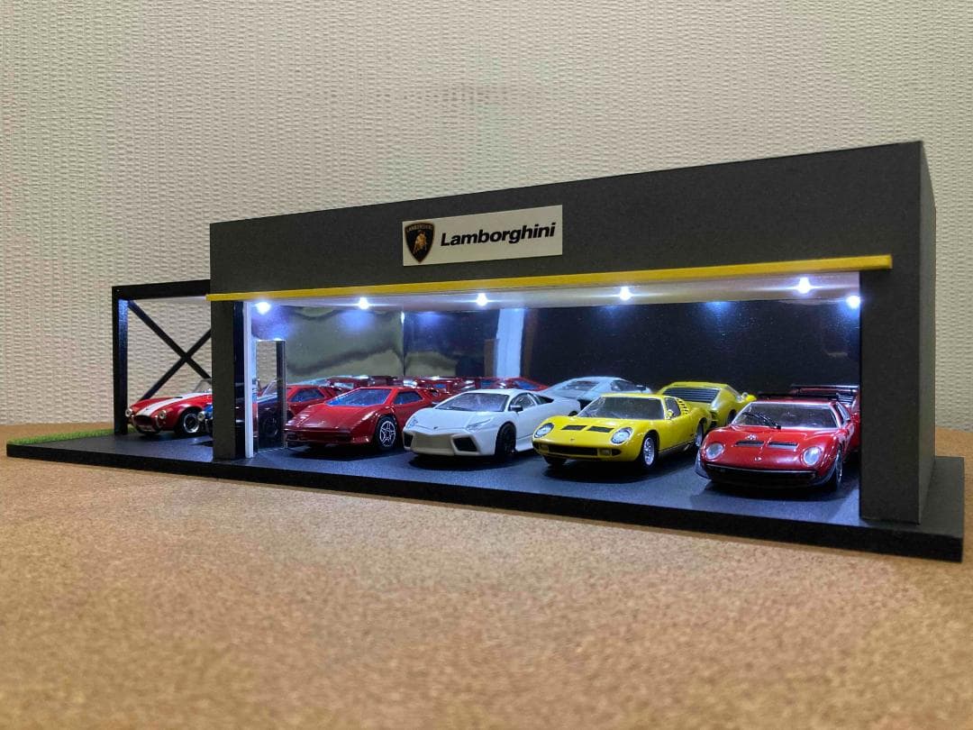 ミニカー用ジオラマ：1/43 ショールーム＆ガレージⅢ（ダークグレー）外構仕上げ