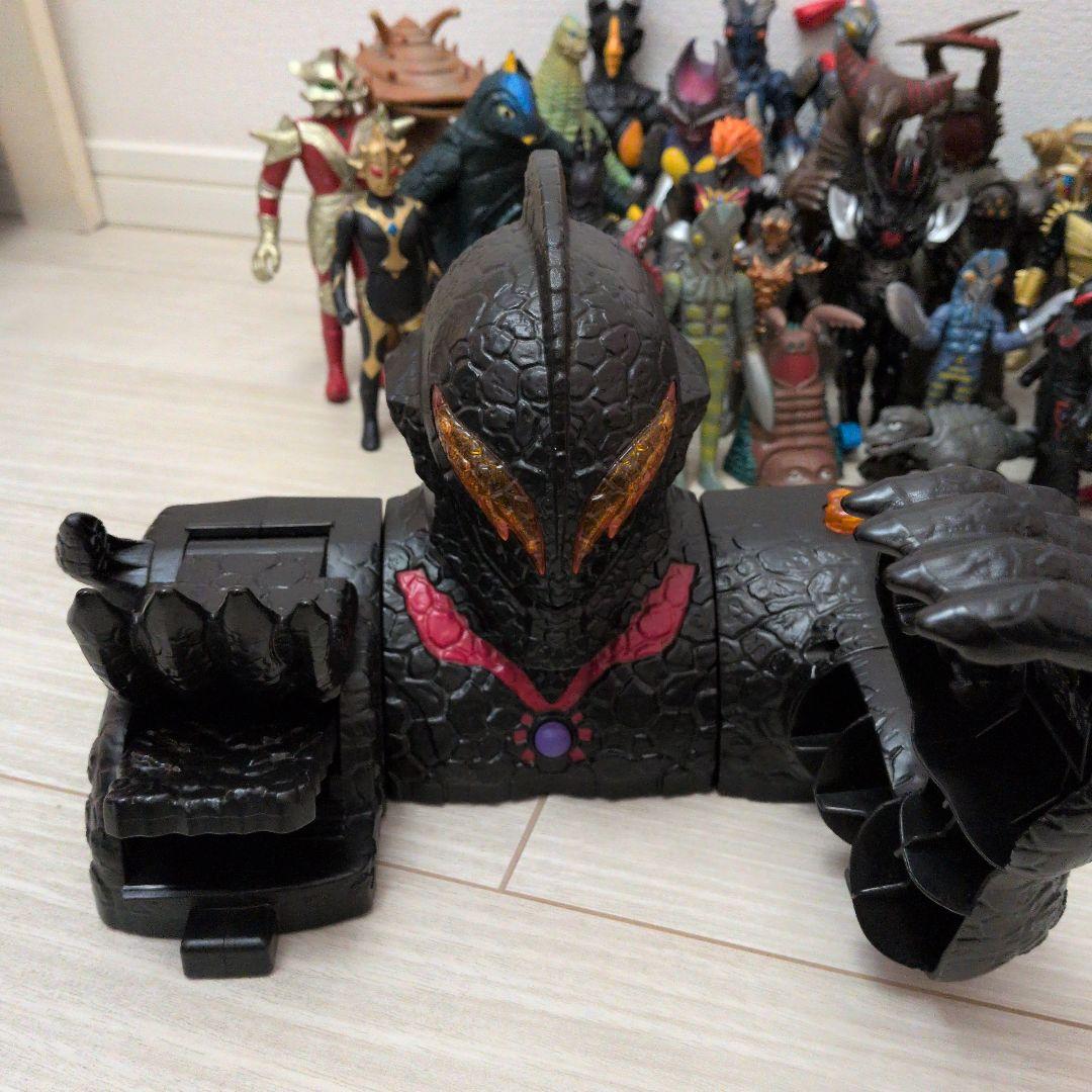 ウルトラマン怪獣ソフビまとめ売り40体＋おまけ付き　ベリアルキャッスル